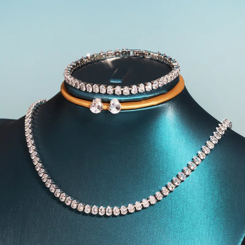 Set Bijuterii Argintiu Luxury Crystal – Colier, Brățară și Cercei Eleganți
