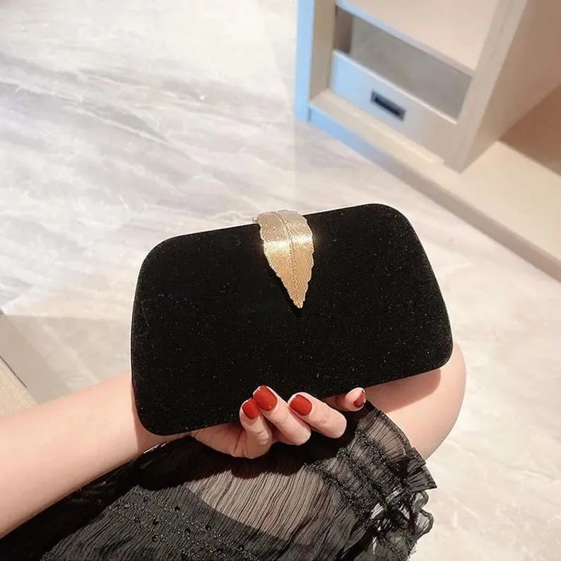 🎁 Poșetă Plic Luxury Black Velvet (100% off)